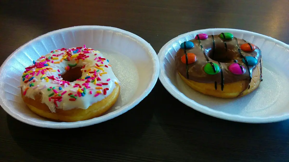 The Famous Cheesecake & Donut Factory – doughnut shop in Great Yarmouth town centre